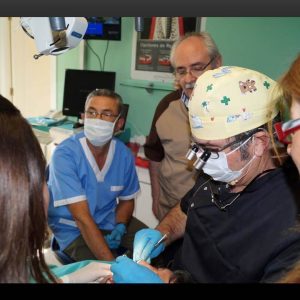 Curso del Dr. Elias Fornes expansiones de cresta osea estrecha e implantes